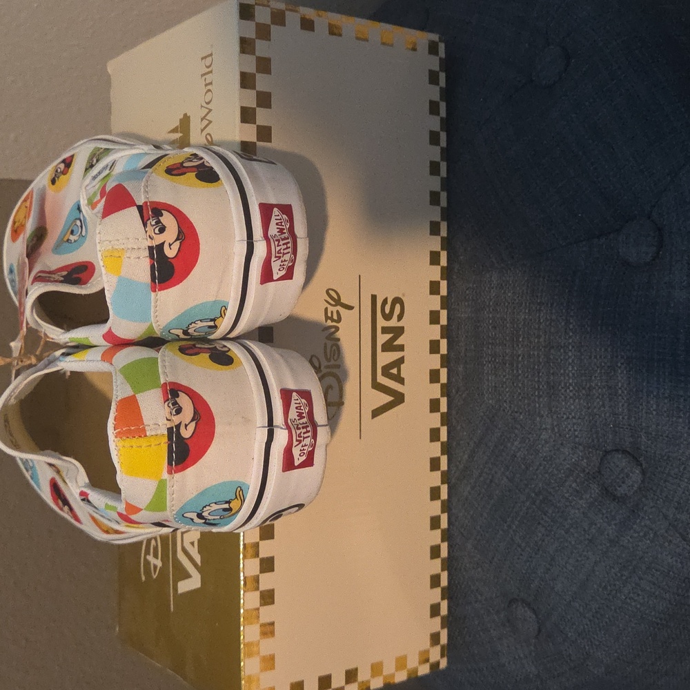 Vans Disney 50th Anniversary Classic Slip-On Disney Character Buttons M 7 W 8.5 - Picture 4 of 4